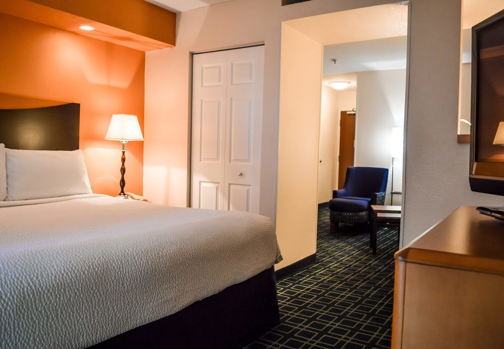 Fairfield Inn & Suites Fredericksburg Exterior photo